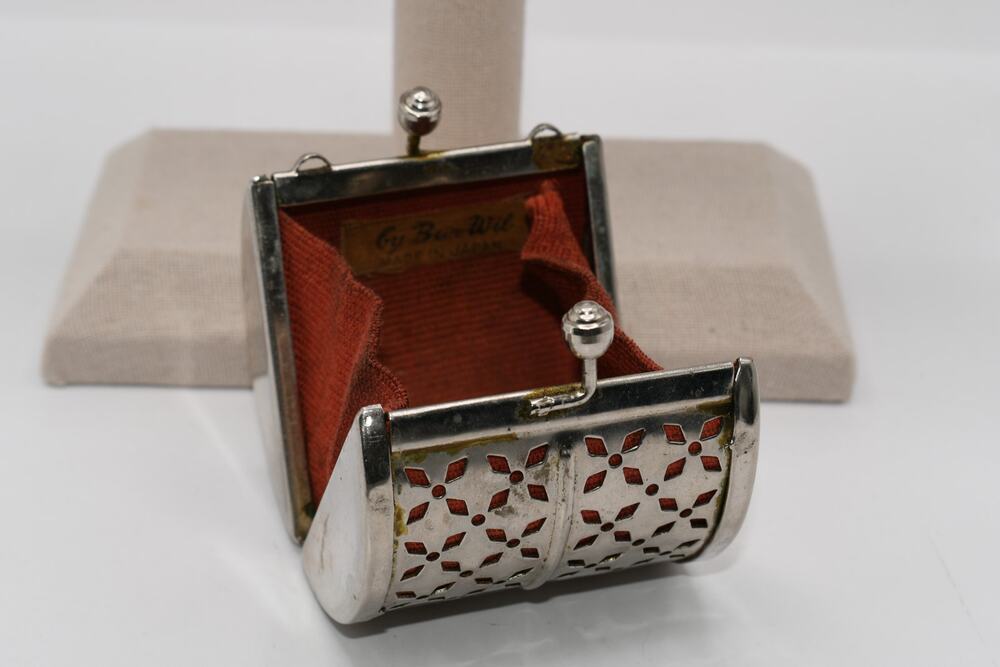 Vintage Japanese Metal Mesh Evening Coin Purse Red Lining Kiss Clasp